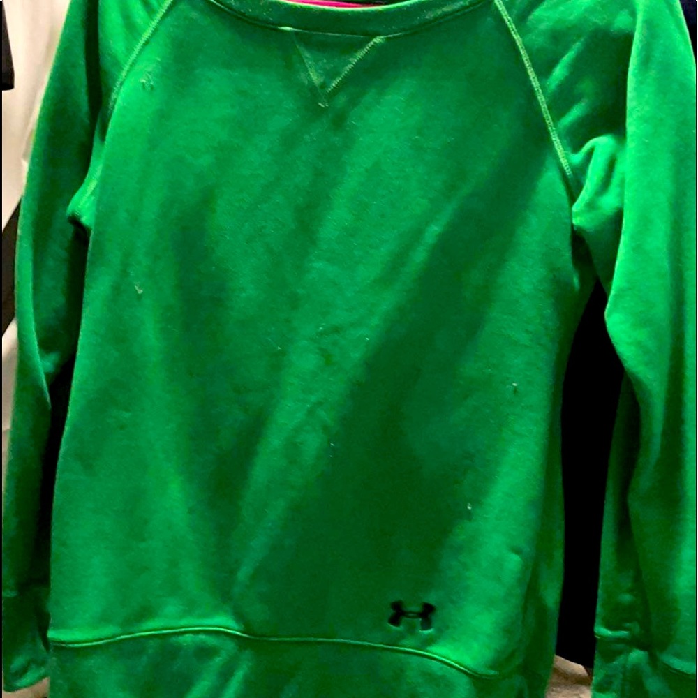 Green Under Armour sweat shirt
